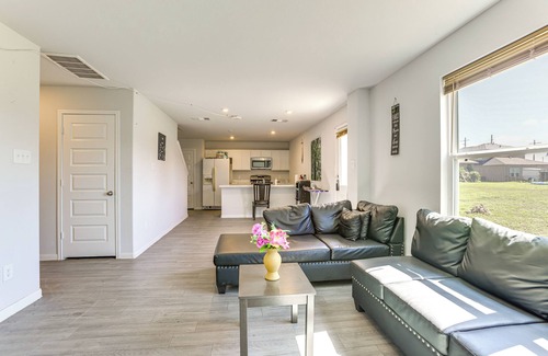 New Caney House | Near Hiking & Fishing: Airy Retreat in Cleveland!