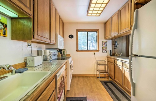 Bear Valley Cabin | Near Hiking & Skiing: Bear Valley Cabin!