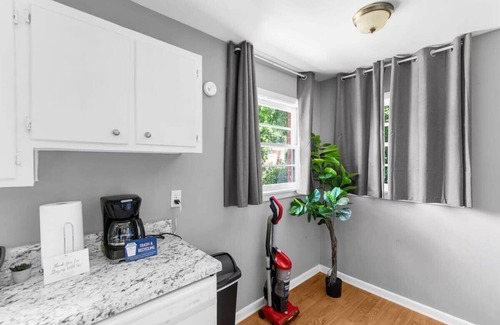 New Castle House | Near Hospital & Dining- Beds on Broadmoor - Unit A