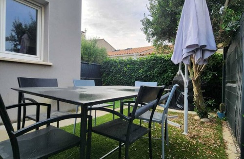 Villeneuve-les-Maguelone Apartment | Near Montpellier 2-room apartment + private garden 15 minutes from the beach