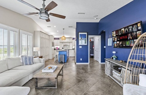 Crystal Beach House | Near Marina~Near Beach~Chef Kitchen~Games~Balcony