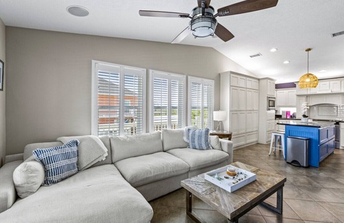 Crystal Beach House | Near Marina~Near Beach~Chef Kitchen~Games~Balcony