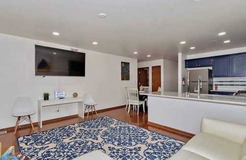 Round Lake Beach House | Near Naval Base! Ranch w Pool Table, Arcade, Netflix!