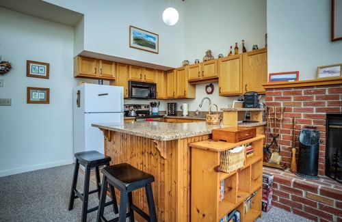 Plymouth House | Near PSU, Barn at the Pemi, Ice Castles & Skiing