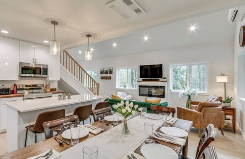 Longview Heights Cottage | Near Rivers & Boating: Home w/Hot Tub in Longview