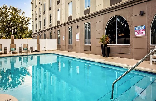Orlando House | Near SeaWorld | Relaxing Couple Room with Outdoor Pool Access