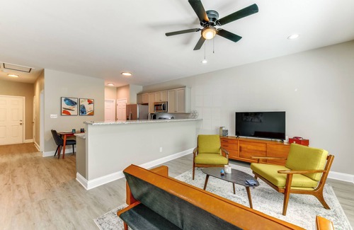 Dallas Apartment | Near Shopping & Dining: Pet-Friendly Dallas Apt!