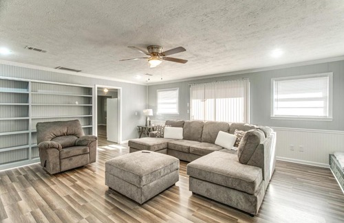 Waycross House | Near Shops and Eats Home with Large Yard in Waycross!