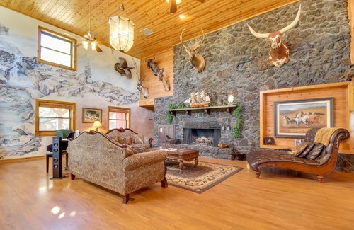 Heber House | Near Sitgreaves Natl Park High Country Farmhouse