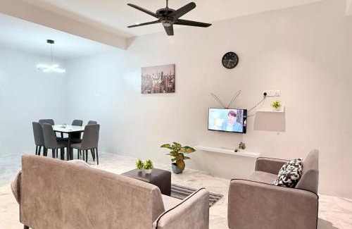 Kampung Alor Akar House | Near TC Beach Alor Akar 4R3B fully AC Town area