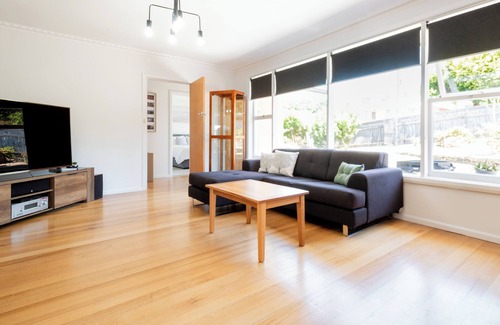 Kings Meadows House | Near the CBD, Perfect for Large Groups & Parking