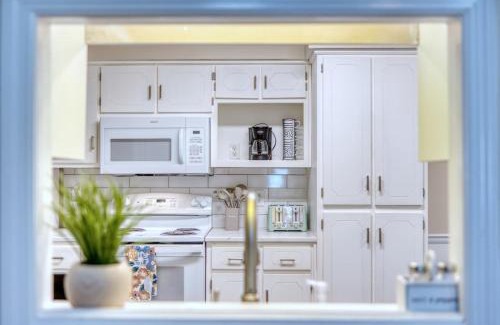 Fortson House | Near the Hospital and Dining - Sunrise Knoll Stay