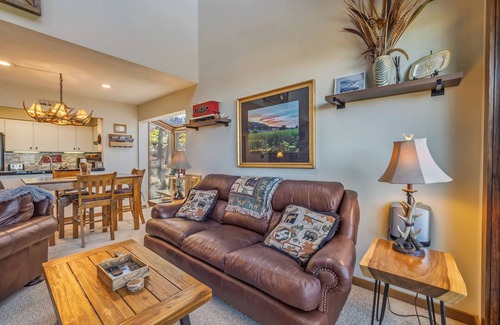 Beech Mountain House | Near the ski slopes of Beech Mtn, restaurant/bar, town & trails. Amazing views!