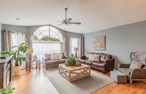 West Kissimmee Condo | Near Theme Parks! Fabulous 3 BR Home, Star Wars Children's BR, Pool!