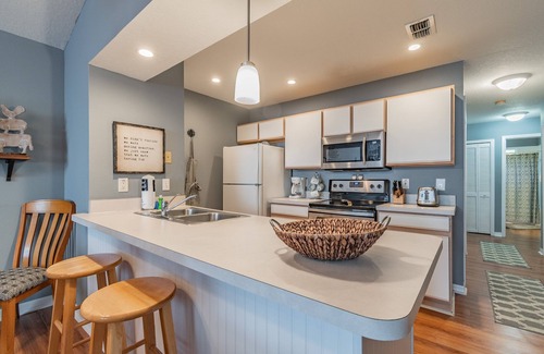 West Kissimmee Condo | Near Theme Parks! Fabulous 3 BR Home, Star Wars Children's BR, Pool!