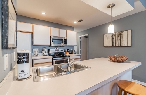 West Kissimmee Condo | Near Theme Parks! Fabulous 3 BR Home, Star Wars Children's BR, Pool!