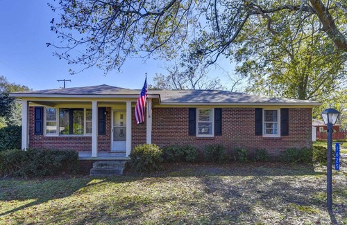 Cayce House | Near USC, Ft. Jackson, Congaree-Modern Cayce Cutie