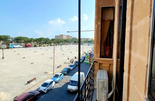 Floriana Apartment | Near Valletta - Ta' Tessie Studio Suite with open views in Floriana