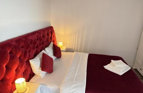 Timisoara House | Nearby Lake Romantic Retreat R