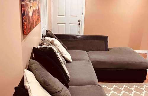 Brantford House | Neat & Cozy Private Basement in a House for your stay