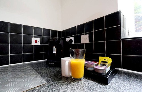 Marston Green House | NEC | BHX | HS2 | 4 Bedroom House | 3 Bathrooms | Free Parking | Pet Friendly