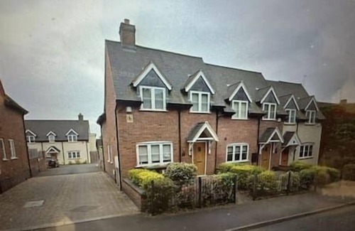 Hampton-in-Arden House | NEC Birmingham Airport Modern Village Retreat, Sleeps 7, Free Parking