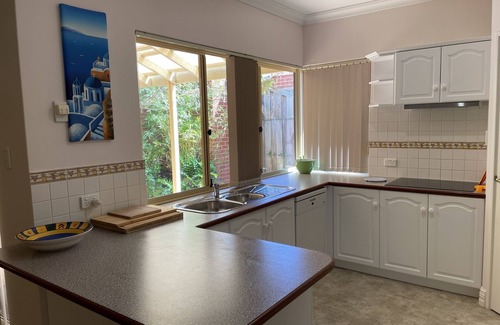 Nedlands House | Nedlands Villa - near Kings Park, UWA, Hospitals, Blue Boat House