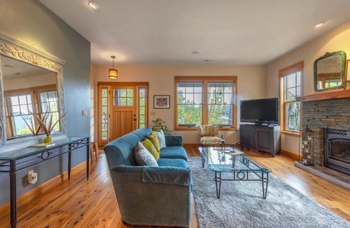 Hood River House | Neighborhood Nest home