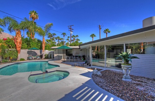 Deepwell Estates House | Neighborhood to the stars: Deepwell Estates Exquisite Mid-century JeweL