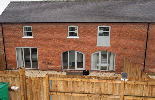 Cottingham Apartment | Nellies Shed, 3 bedroom cottage with hot tub. Wolds Way Holiday Cottages