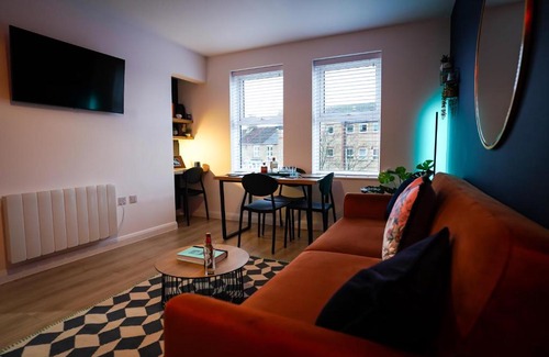 Peterborough Apartment | Neon Road at Park House Peterborough City Centre Apartment