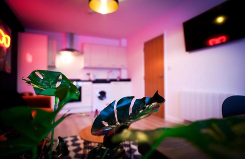 Peterborough Apartment | Neon Road at Park House Peterborough City Centre Apartment