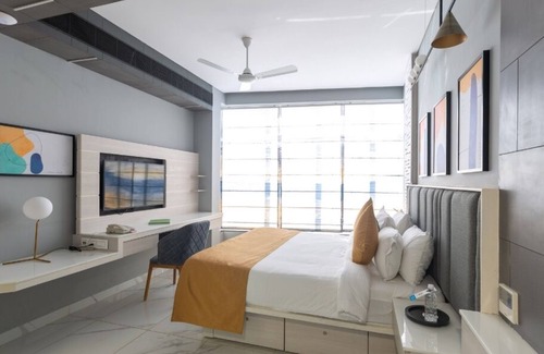 Petlad Hotel | Neonz Resort & Club
