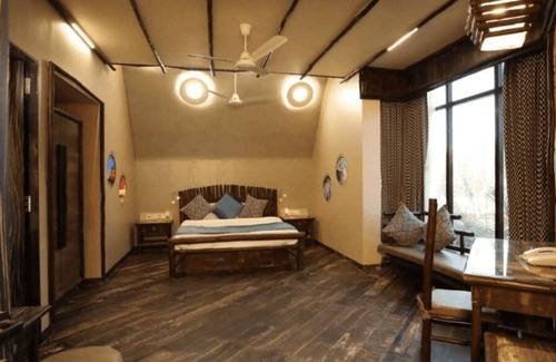 Petlad Hotel | Neonz Resort & Club