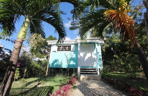 Falmouth Harbour Cottage | Neptune's Jewel - an elegant, newly-built studio cottage in quiet garden