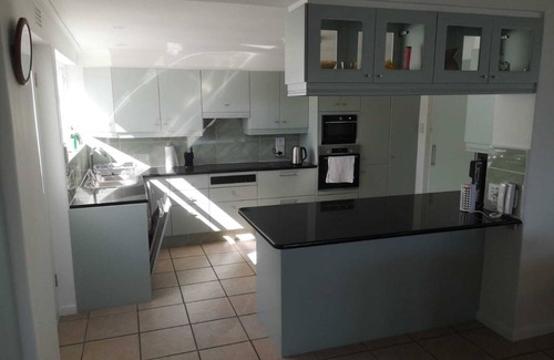 Simon's Town House | Neptunes Seat - Garden Paradise with Ocean Views