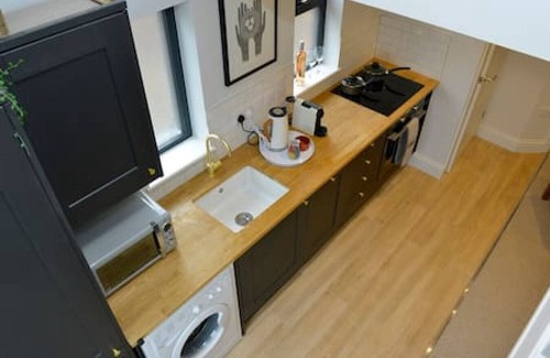 Huntingdon House | Nest House, Free Parking Super cosy one bedroom