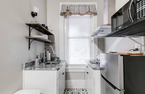 Fan District Condo | Nest & Rest/Free Parking/Museum/City Access