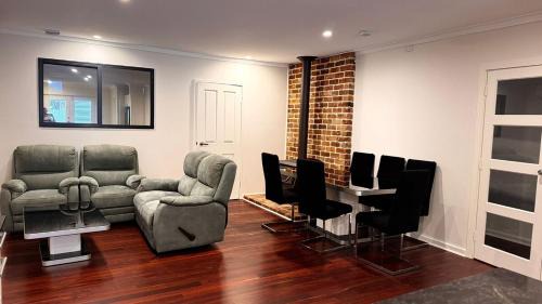 West Swan House | Nestled in Swan Valley area