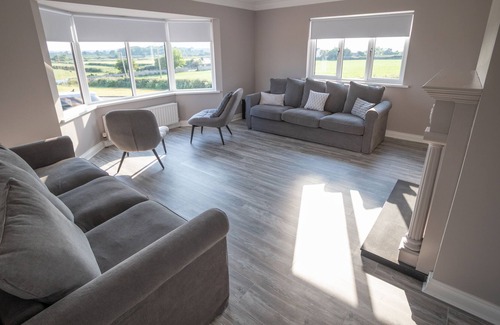 Kilkeel House | Nestled in the magnificent Mournes. 5 minutes to the beach. Countryside peace.