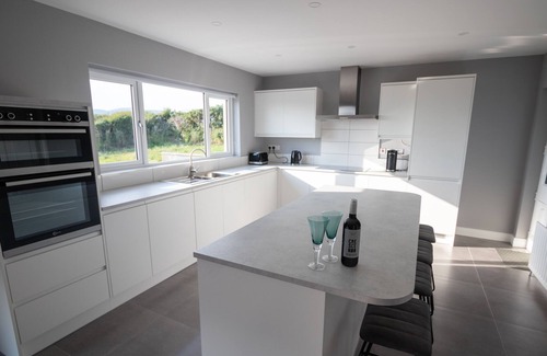 Kilkeel House | Nestled in the magnificent Mournes. 5 minutes to the beach. Countryside peace.