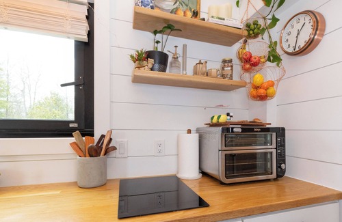 Alexander House | Nestled in the mountains, this cozy tiny home is 15 minutes to Asheville.