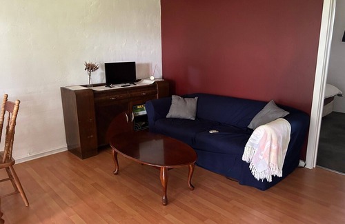 Koroit House | Nestled on Tower Hill's edge, with stunning views! Sleeps 6