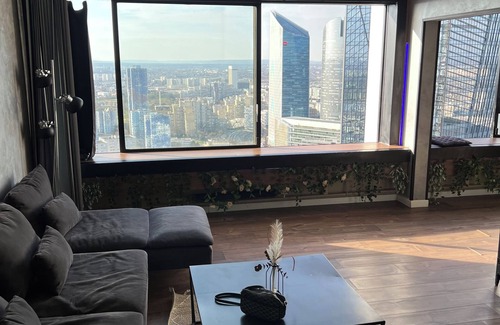 Puteaux Apartment | Netflix & Sky Jacuzzi