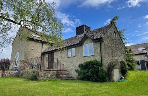 Coberley House | Nethercote Cottage, Kingsize bed, Seven Springs Cottages