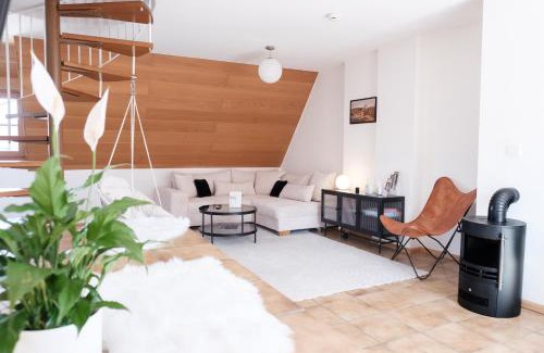 Bad Saeckingen Apartment | NEU Deluxe Suite Münsterblick, Maisonette, Kingsize Bett, Küche, Netflix, Aussicht, E-Kamin