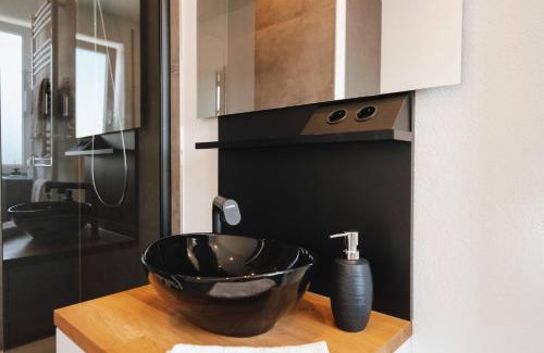 Hammerschmiede Apartment | NEU I Stilvoll I Boxspring I Smart TV I Zentral
