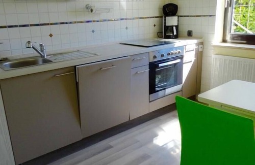 Michelsneukirchen Apartment | Neu renovierte Ferienwohnung für Zwei mit Sonnenterrasse in ruhiger Lage