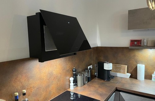 Schirmitz Apartment | Neue DG-Wohnung,riesen Balkon,Aufzug,Parkplatz,NETFLIX
