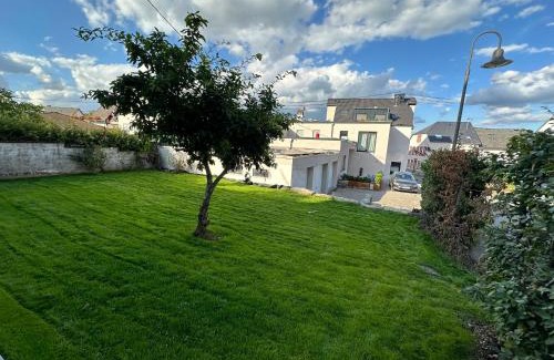 Bekond Apartment | Neue Fewo mit Schlossblick - Urlaub im Wein- und Ferienort Bekond